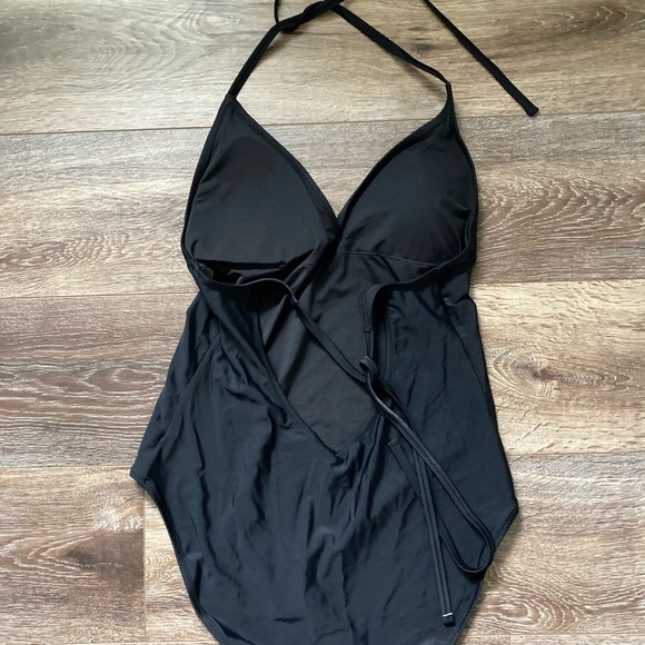 Aerie 1 piece bathing suite - size XL - Picture 2 of 3